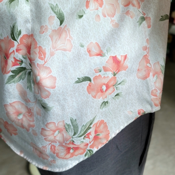 Chaps Petite Button-Down Floral Blouse Size M - Picture 6 of 8